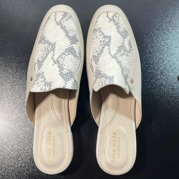 NWOT Cole Haan “The Grand” Slip- On Mule. Leather Size 9.5. Cream & Snake Print - Picture 6 of 15